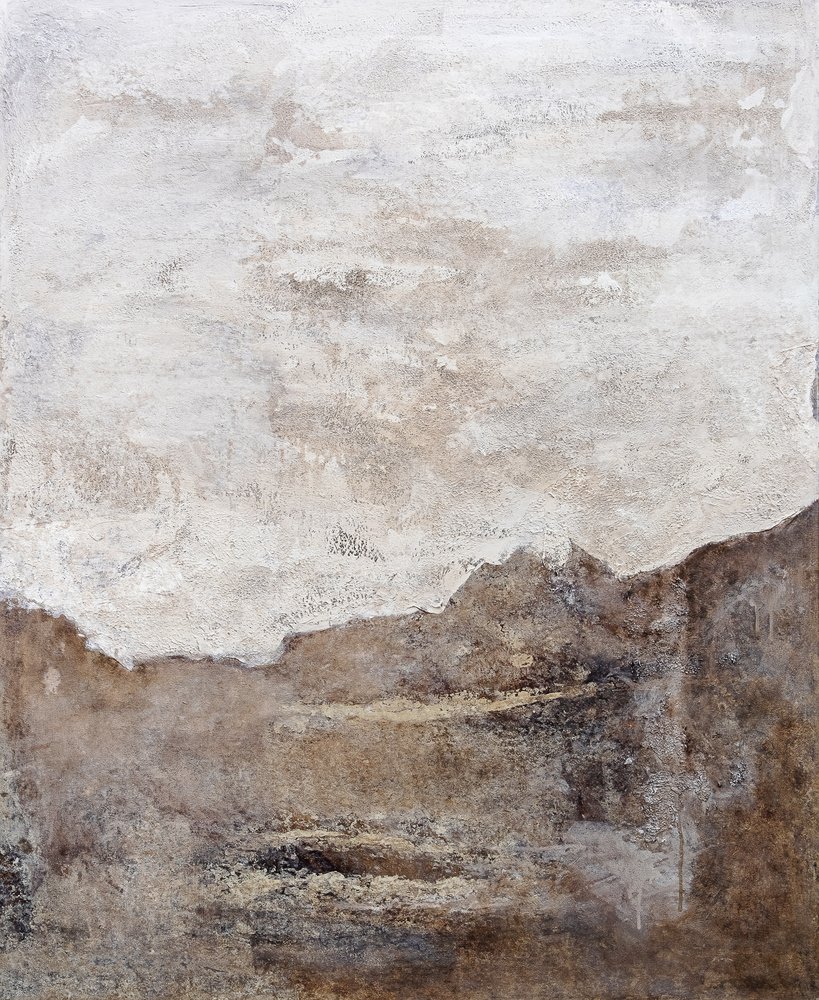 Paisaje montañoso en tonos apagados de Denise Quah