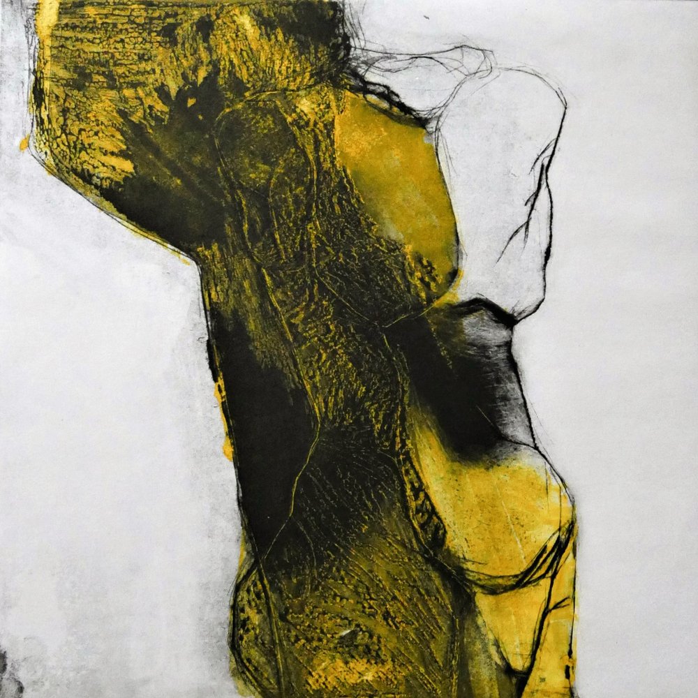 Figura amarilla abstracta de Doris Schmitz