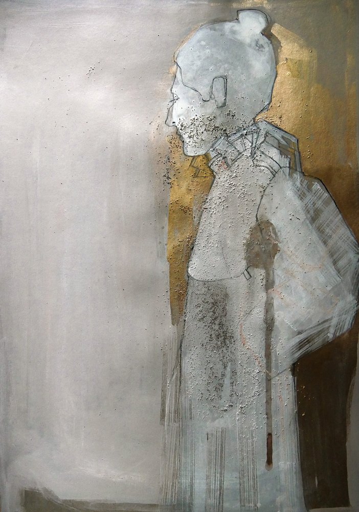 Figura abstracta y serena en oro de Doris Schmitz