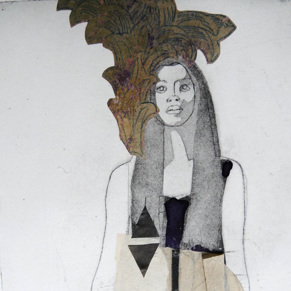 Mujer con hojas doradas de Doris Schmitz