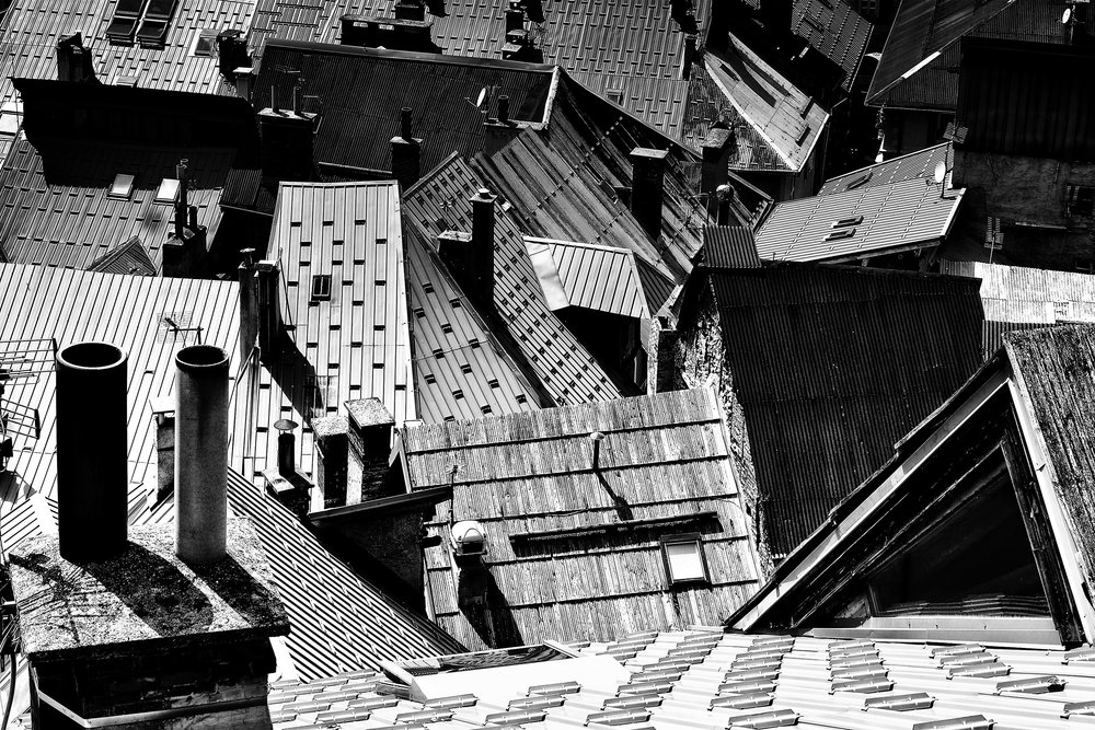 Tejados geométricos de la ciudad de Elena Raceala
