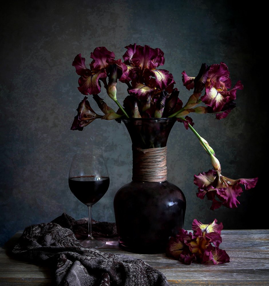 Lirios oscuros y vino de Fangping Zhou