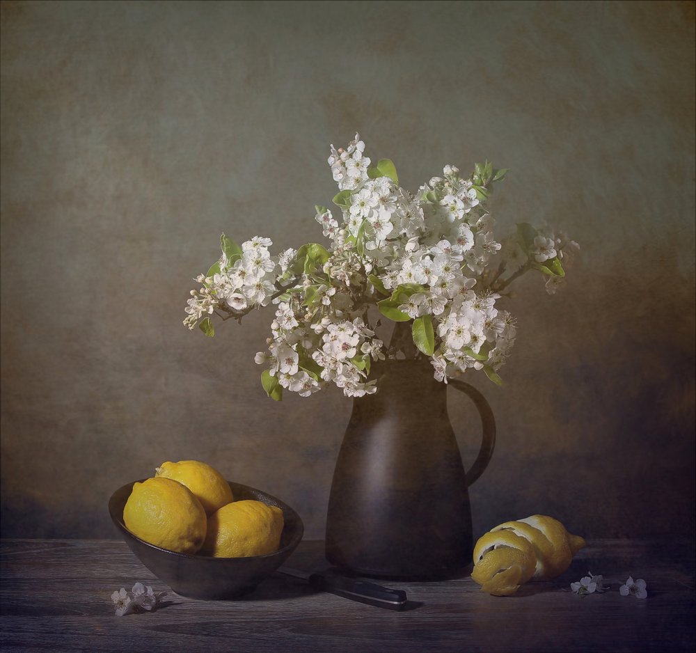 Flores blancas y limones de Fangping Zhou
