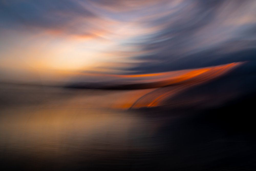 Atardecer vibrante con efecto de movimiento difuminado de Franco Tessarolo