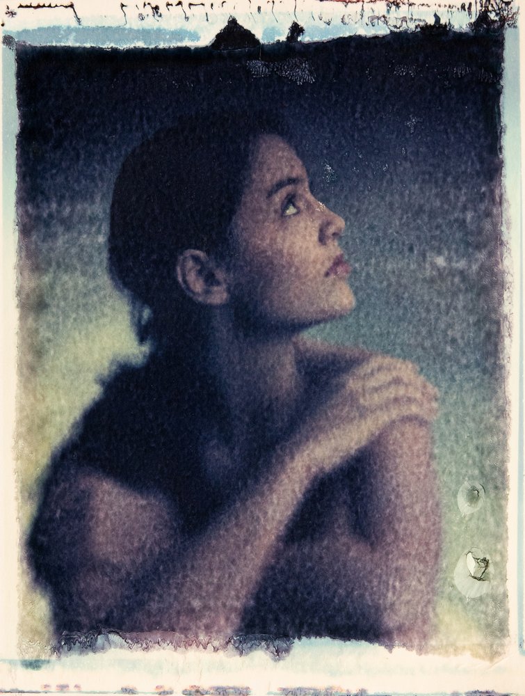 Perfil de una mujer contemplativa de Ida Publishing