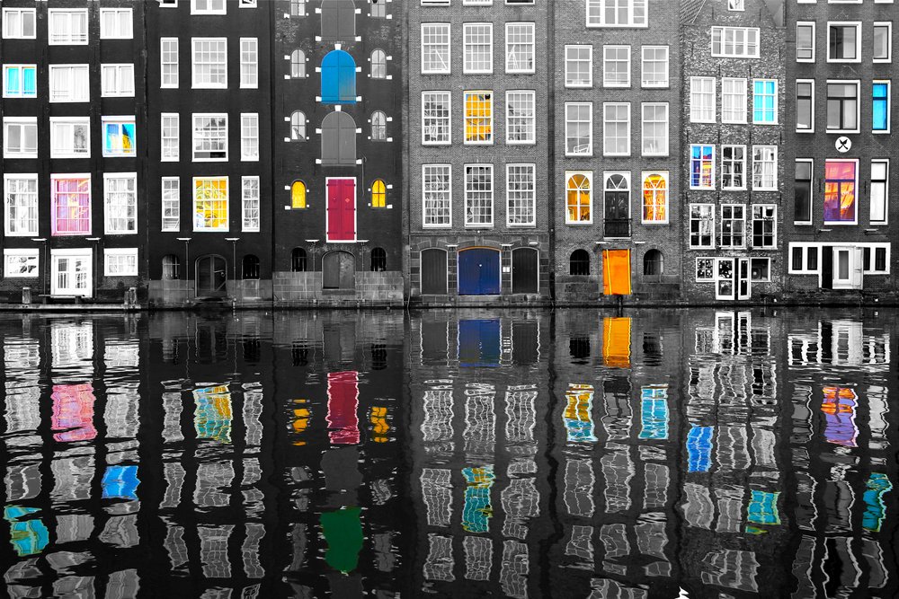 Reflejos coloridos en el canal de Igor Shrayer