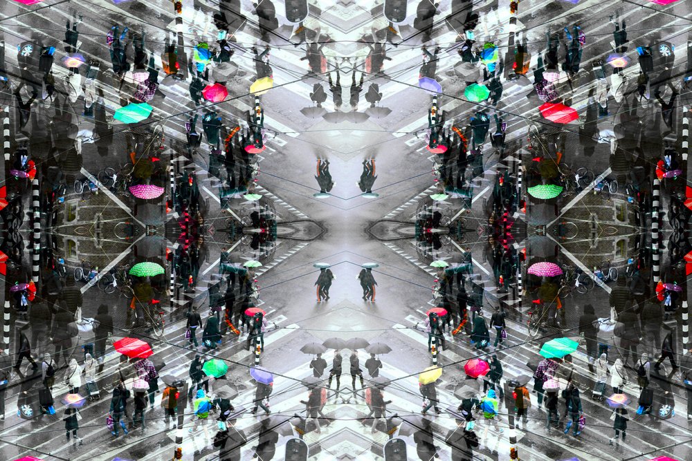 Paraguas de colores: Simetría urbana de Igor Shrayer