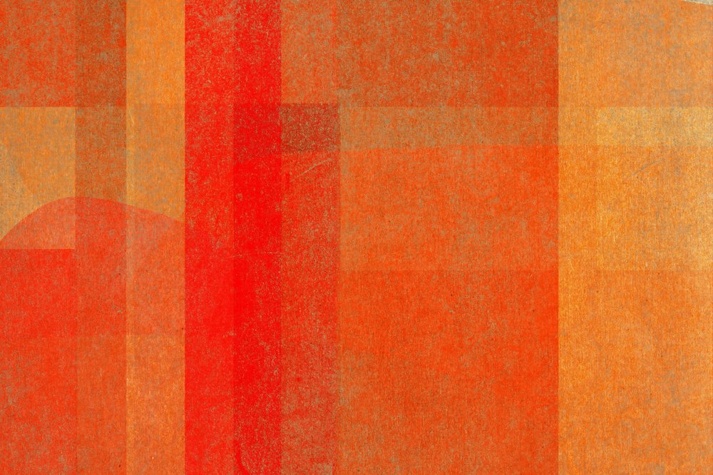 Vibrantes capas naranja-rojas de Josie George