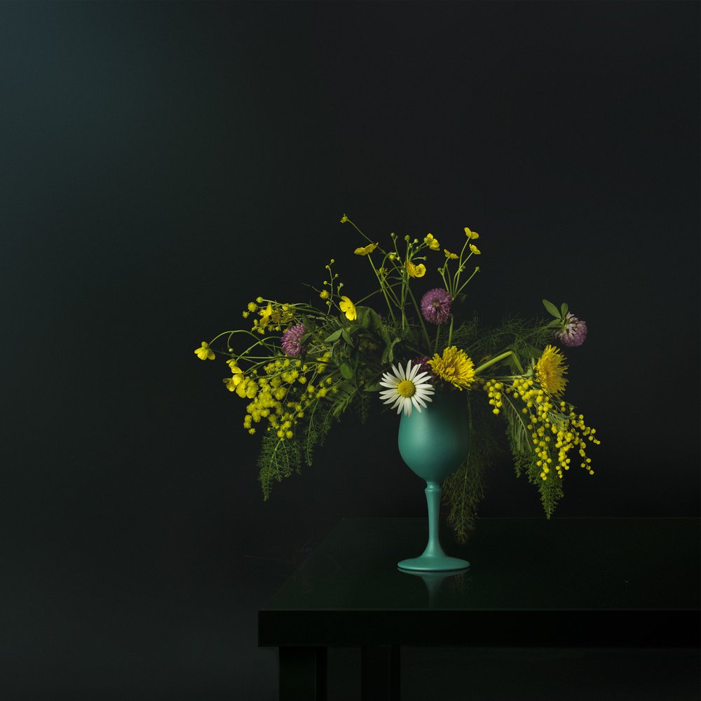 Elegante naturaleza muerta con flores silvestres de Juan Antonio Palacios