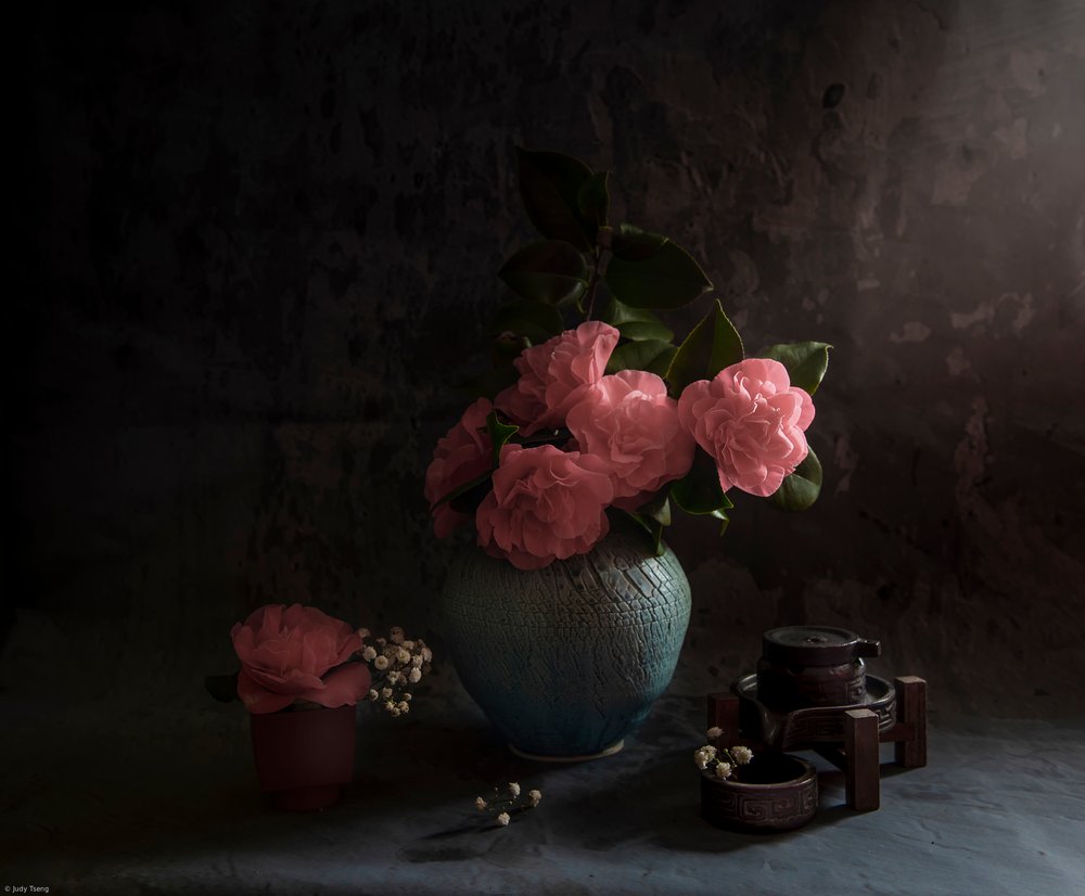 Arreglo floral «Moody Camellia» de Judy Tseng