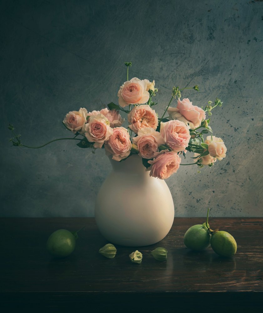 Naturaleza muerta con rosas rosas de Judy Tseng