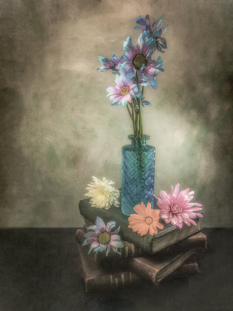 Flores y libros antiguos de Karen Smalley