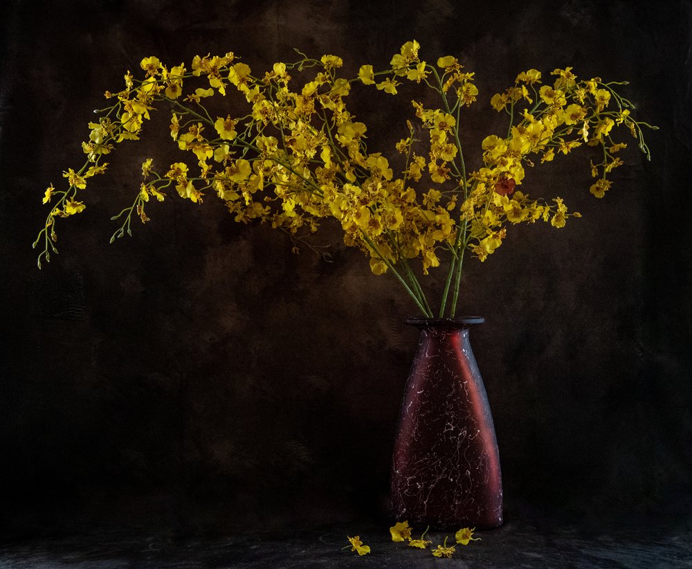 Naturaleza muerta con orquídea dorada de LM Meng