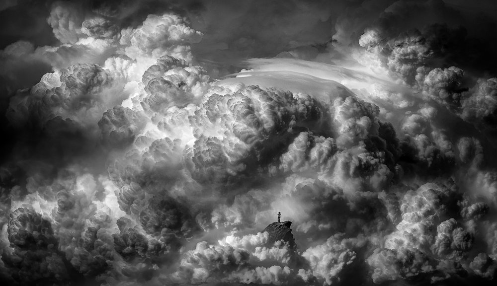 Solo por encima de las nubes de Like He