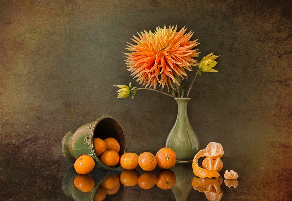 Dalias de otoño y mandarinas de Lydia Jacobs