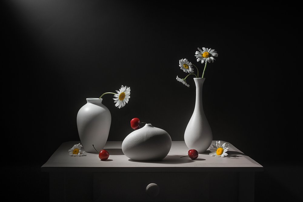 Margaritas, jarrones y cerezas de Lydia Jacobs
