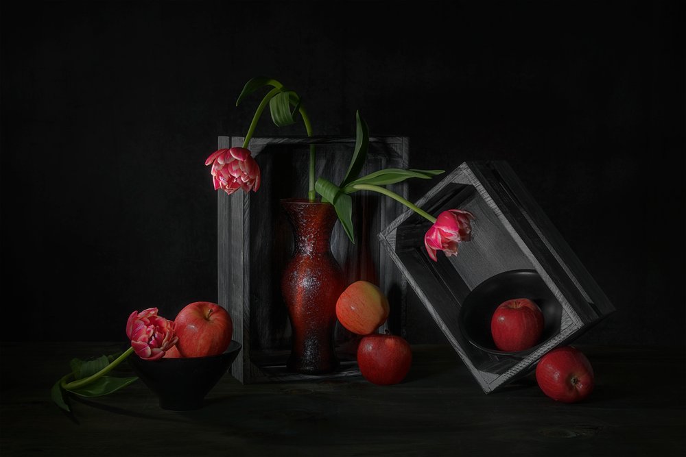 Manzanas florales oscuras de Lydia Jacobs
