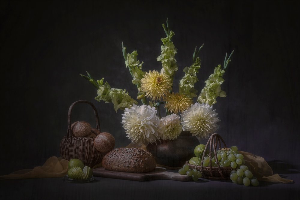 Cosecha floral oscura de Lydia Jacobs