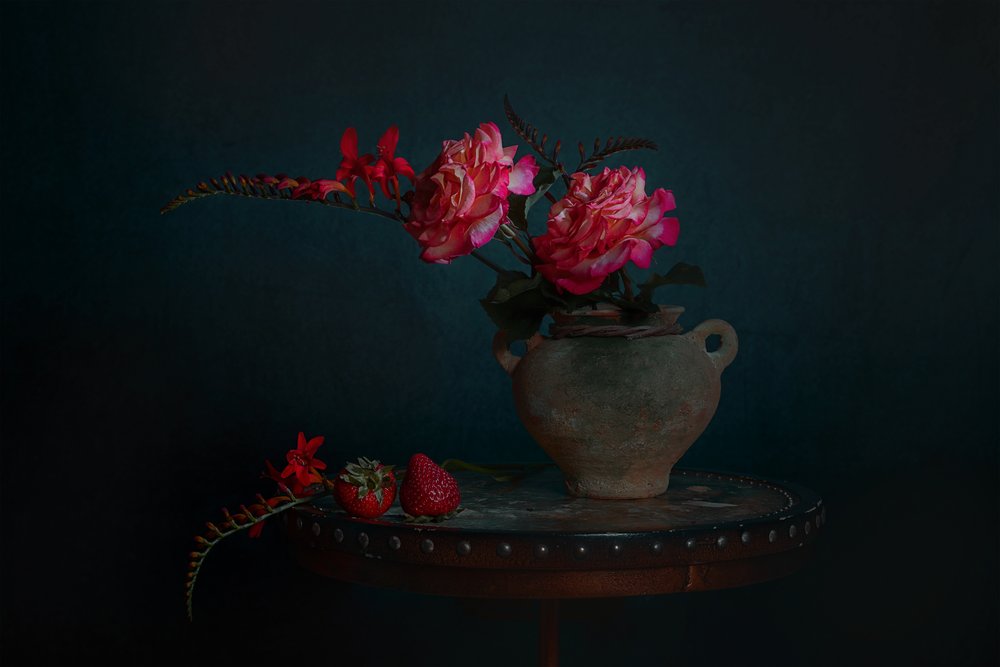 Naturaleza muerta floral oscura de Lydia Jacobs