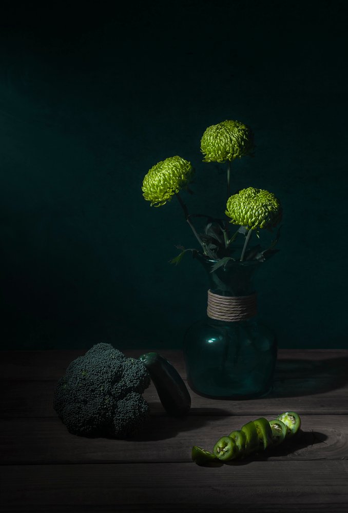 Naturaleza muerta en verde oscuro de Lydia Jacobs