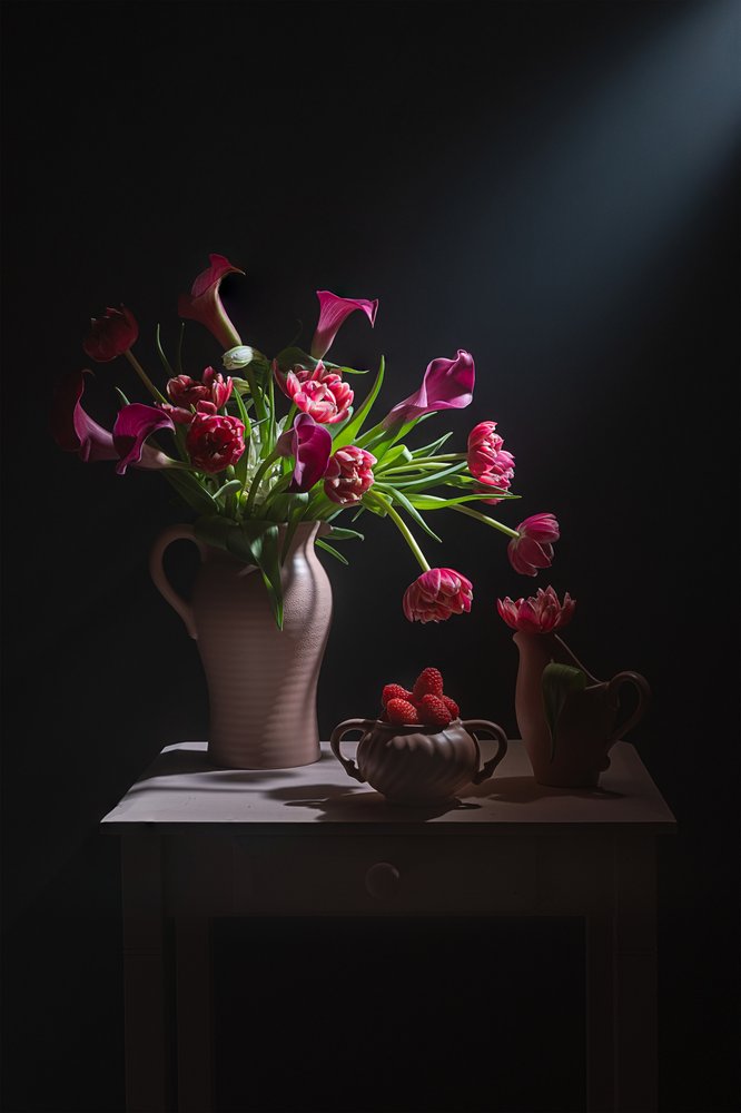 Naturaleza muerta con flores rosas espectaculares de Lydia Jacobs