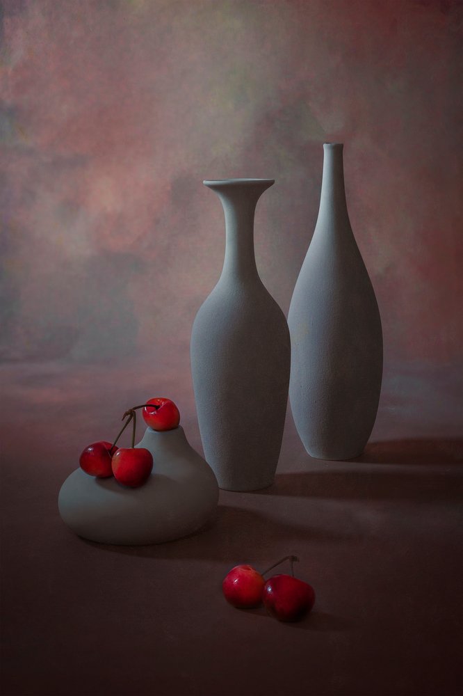 Elegante bodegón de cerezas de Lydia Jacobs