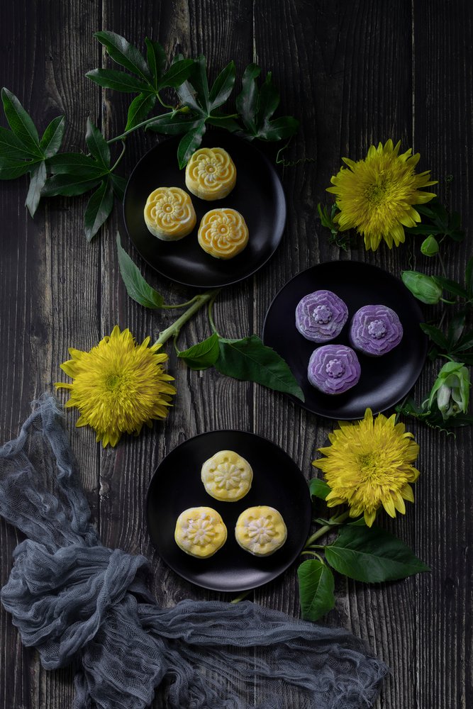 Naturaleza muerta con pasteles de luna festivos de Lydia Jacobs