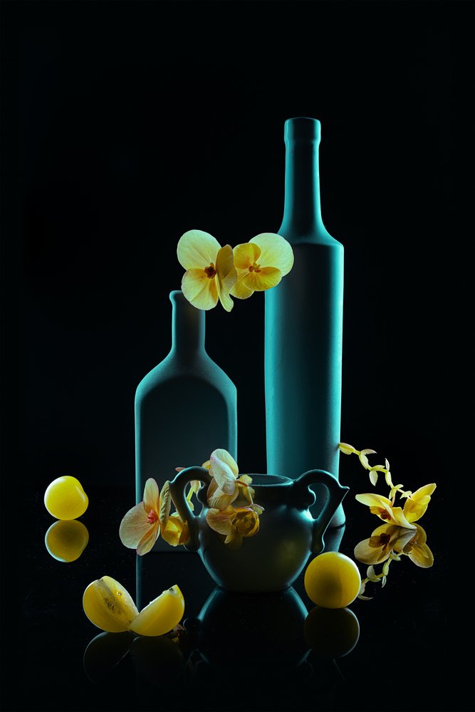 Botellas de color verde azulado «Golden Orchids» de Lydia Jacobs