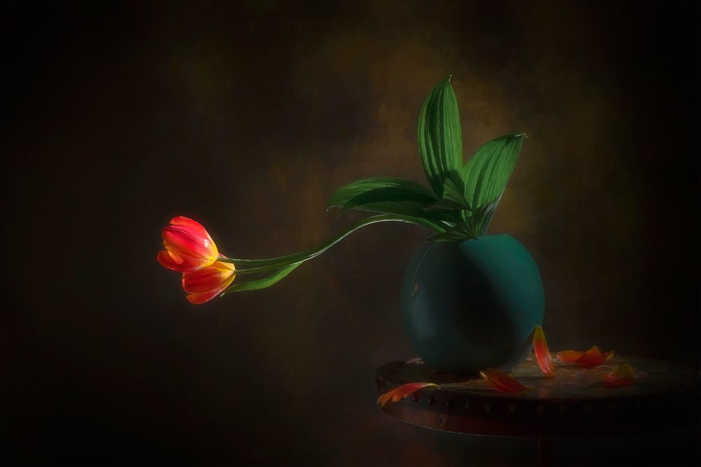 Naturaleza muerta con tulipanes elegantes de Lydia Jacobs