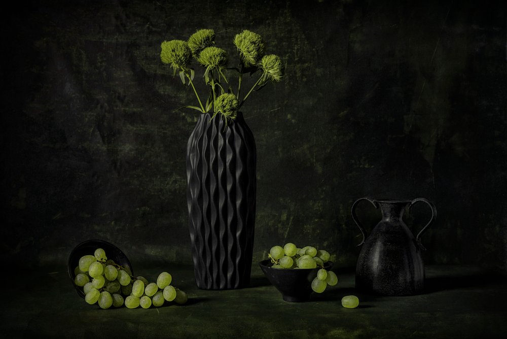 Uvas y flores melancólicas de Lydia Jacobs
