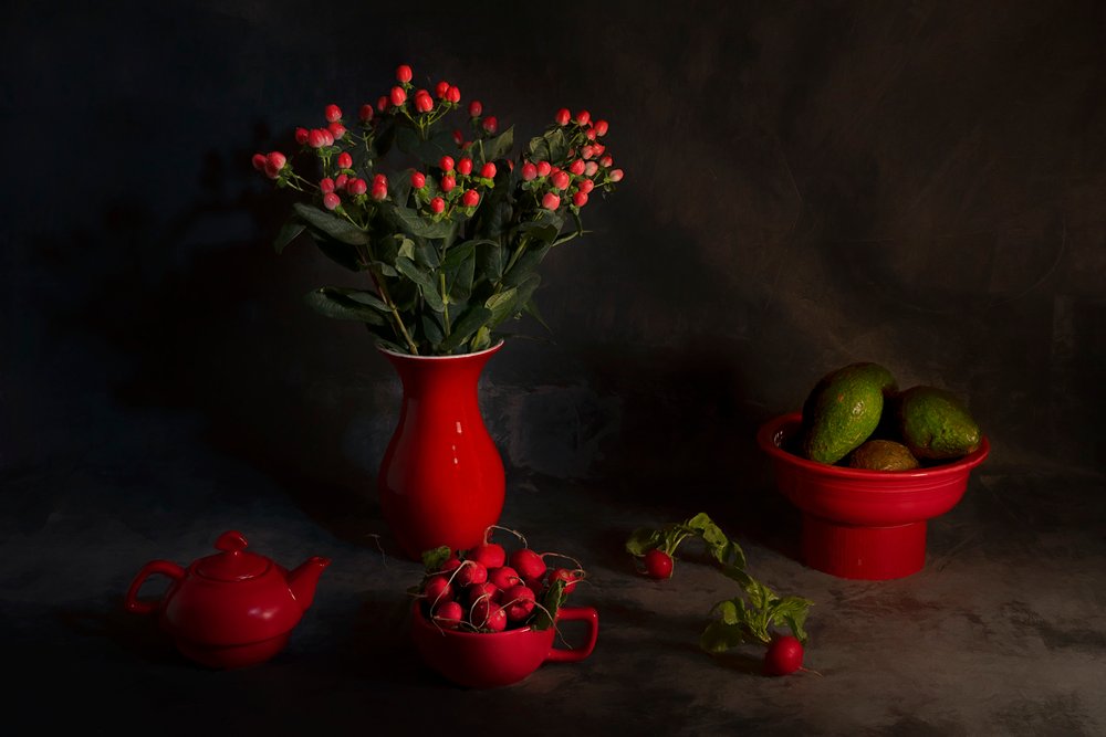 Naturaleza muerta en rojo melancólico de Lydia Jacobs