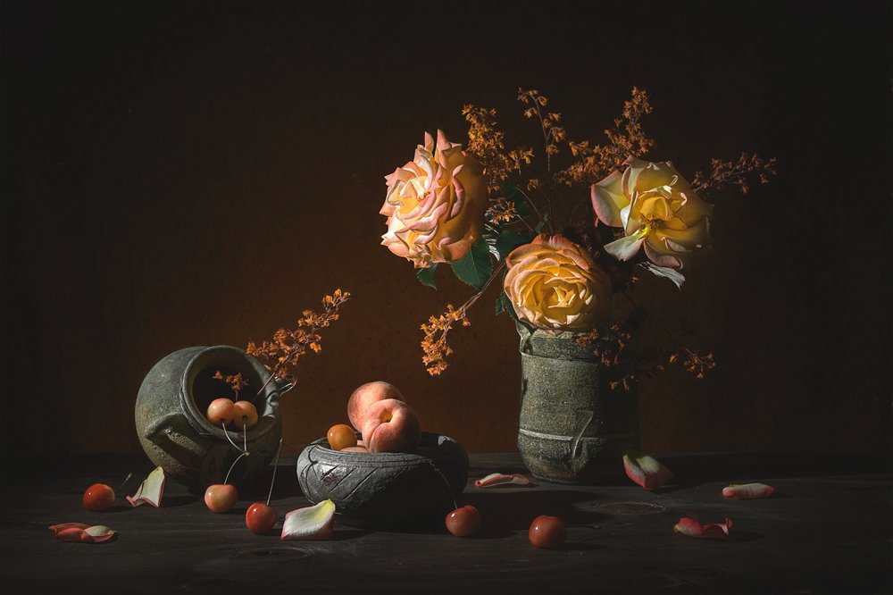 Rosas melancólicas y fruta de Lydia Jacobs