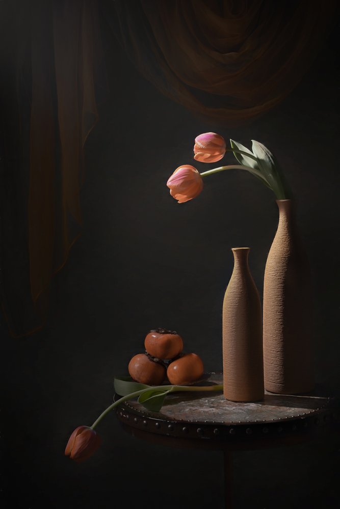 Tulipanes y frutas evocadores de Lydia Jacobs