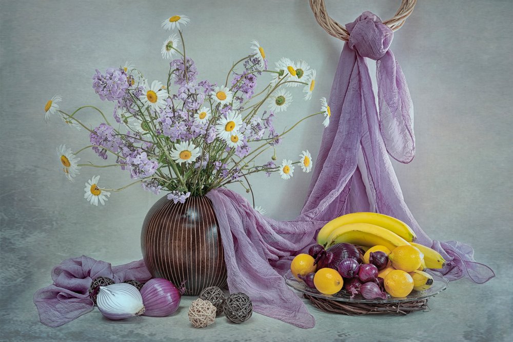 Naturaleza muerta floral morada de Lydia Jacobs