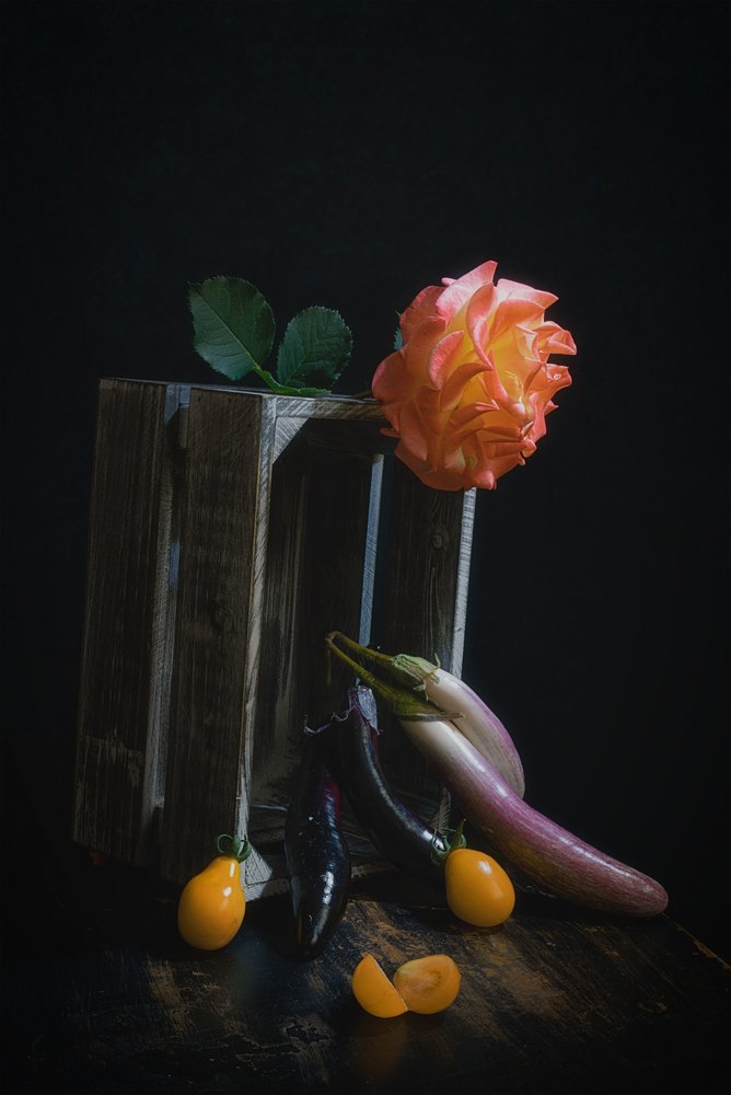 Naturaleza muerta con rosas y frutas y verduras de Lydia Jacobs
