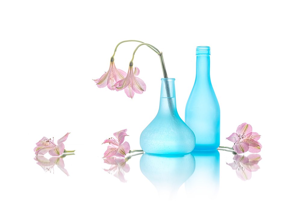 Jarrones florales en azul suave de Lydia Jacobs