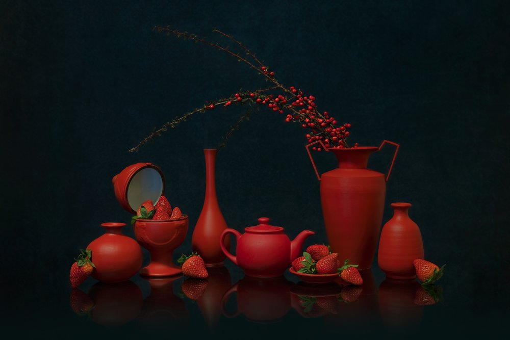 Naturaleza muerta en rojo intenso de Lydia Jacobs