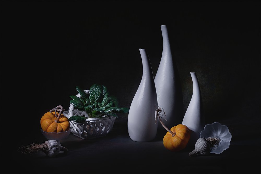 Jarrones blancos: Cosecha de otoño de Lydia Jacobs