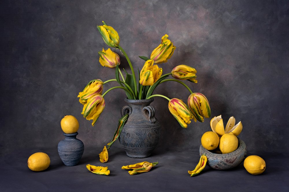 Tulipanes amarillos y limones de Lydia Jacobs