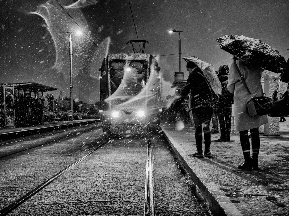 Tranvía bajo la nieve de Maciej Przeklasa