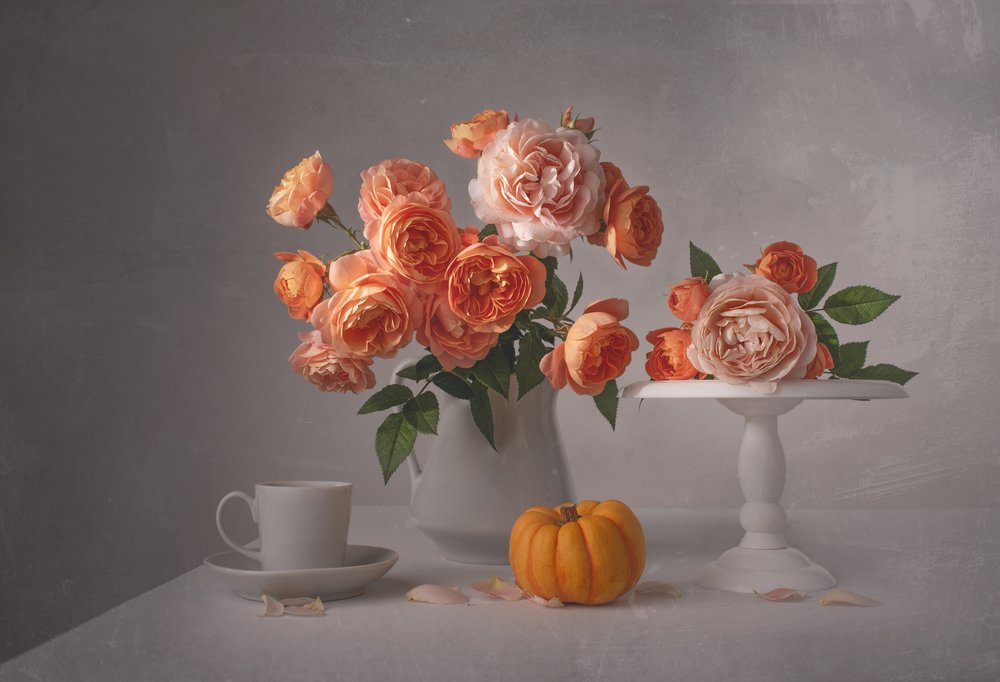 Naturaleza muerta con rosas de otoño de Margareth Perfoncio