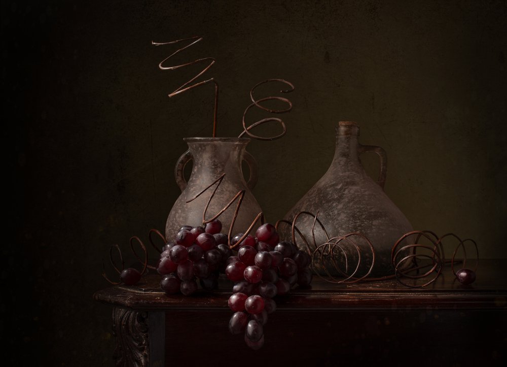 Naturaleza muerta con uvas negras de Margareth Perfoncio