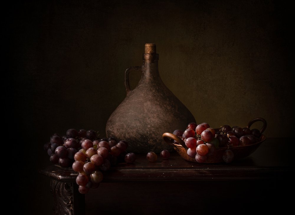 Naturaleza muerta con uvas negras de Margareth Perfoncio