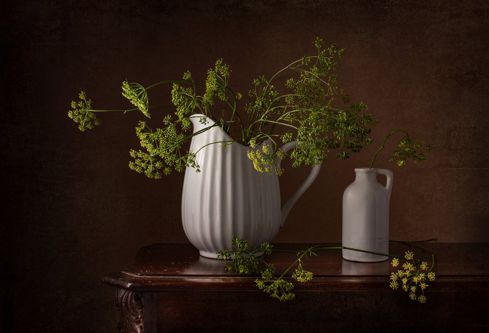 Naturaleza muerta con flores de eneldo de Margareth Perfoncio