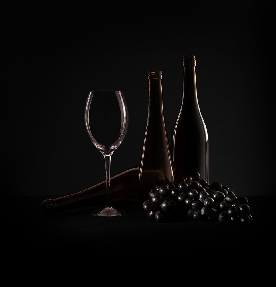 Elegante bodegón con vino de Margareth Perfoncio
