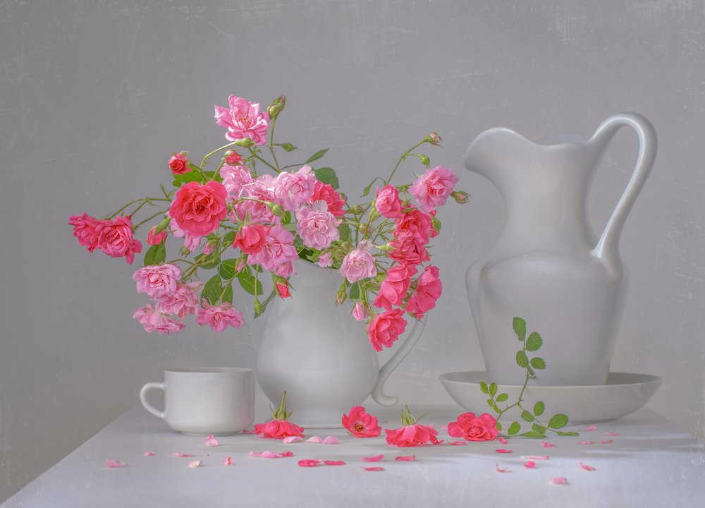 Naturaleza muerta con rosas rosas de Margareth Perfoncio