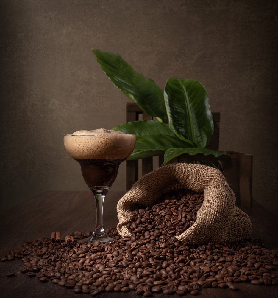 Naturaleza muerta con café intenso de Margareth Perfoncio