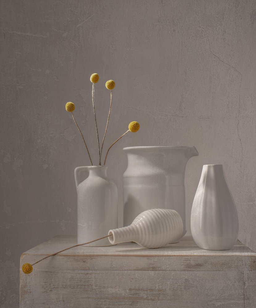 Jarrones blancos, flores amarillas de Margareth Perfoncio