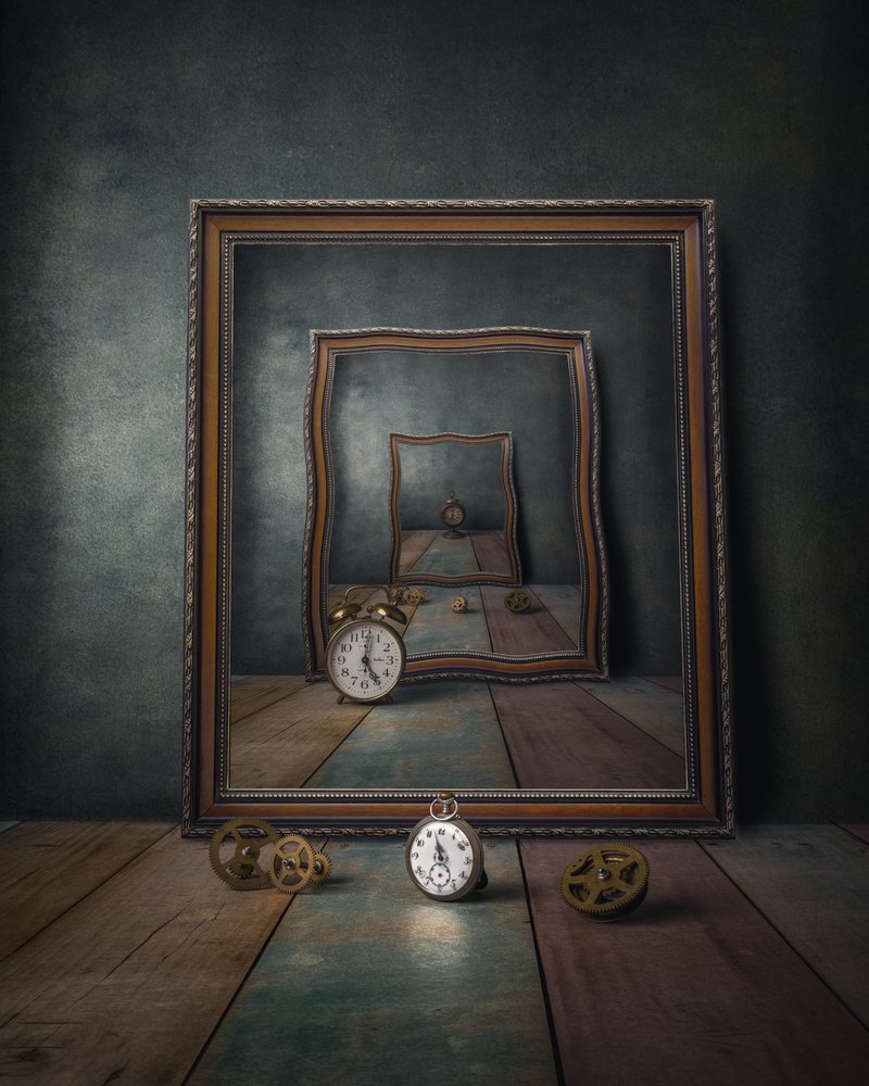 Espejos del tiempo surrealista de Marko Klavs