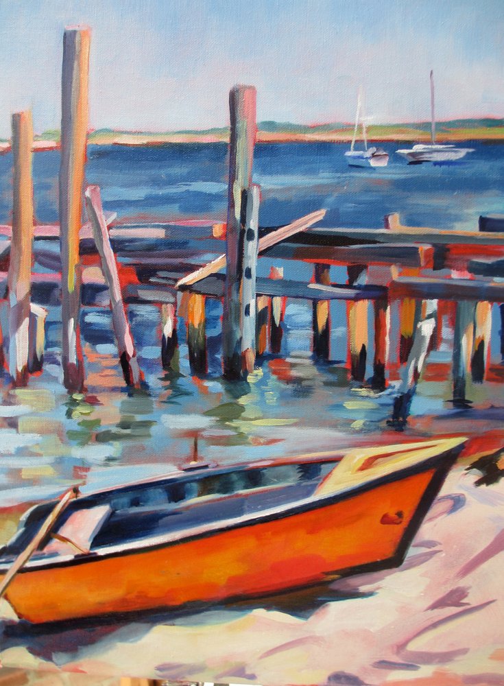 Barco naranja en el muelle de Maxine Shore